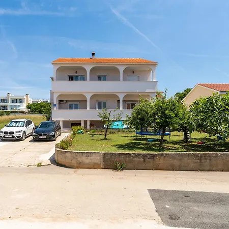 Appartement Lenko 2 *